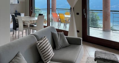OFFRE Ă MACCAGNO: VUE SPECTACULAIRE SUR LE LAC MAGGIORE - 2 km de la frontiĂšre