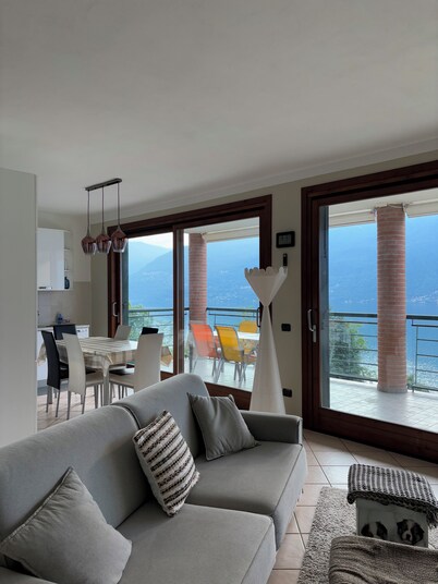 OFFER IN MACCAGNO: SPECTACULAR VIEW ON LAKE MAGGIORE - 2 km from the border
