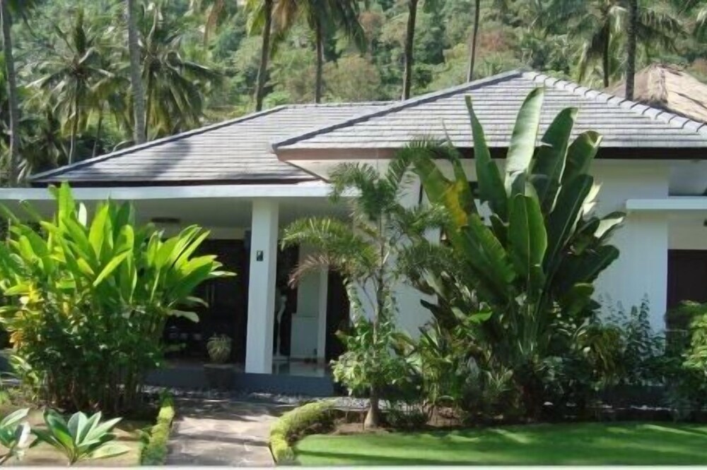 Modern new bungalow in cozy holiday park + swimming pool