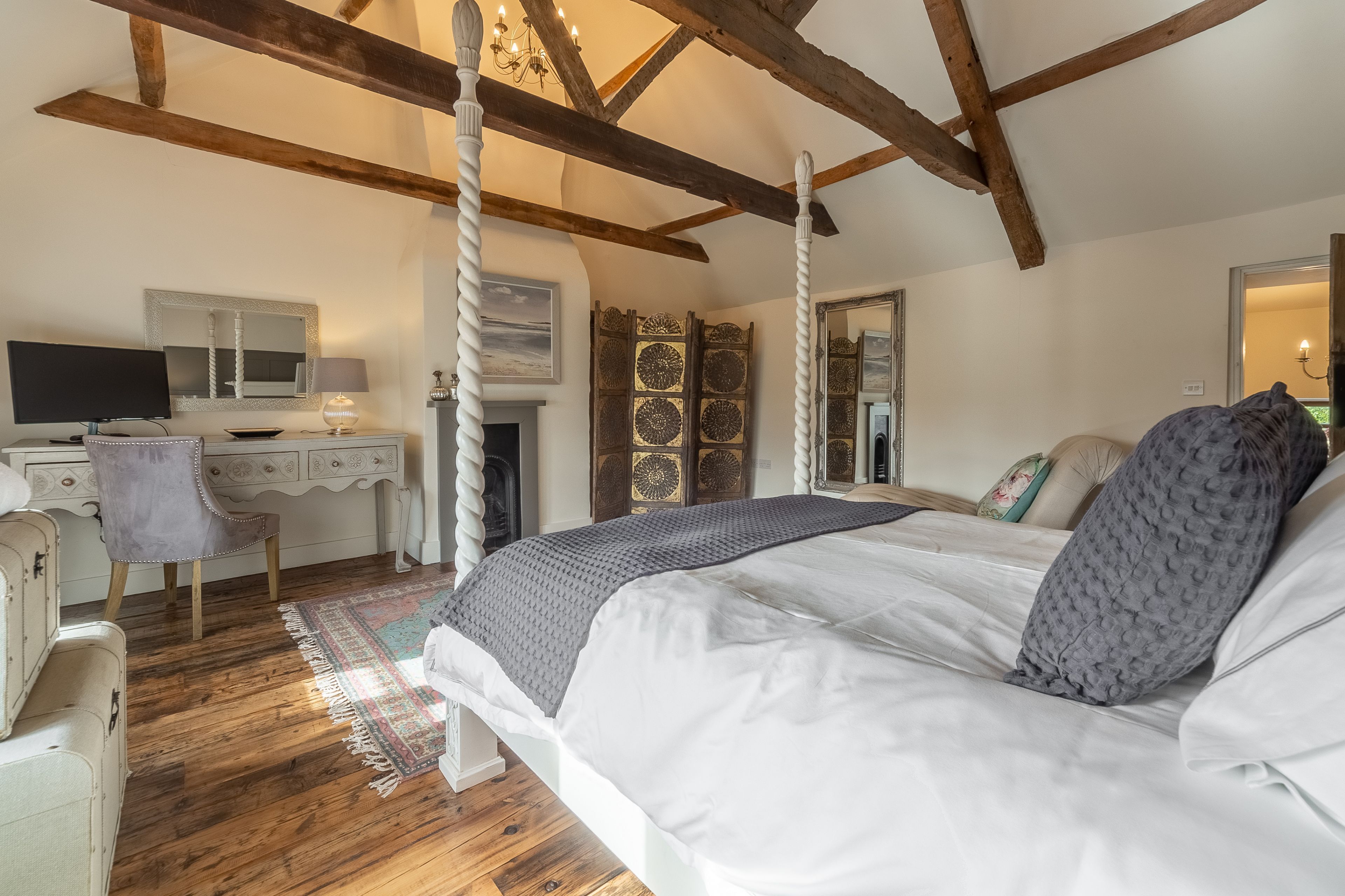 First floor:  Stunning Master bedroom