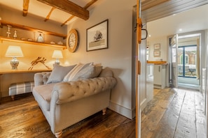 TV, fireplace - Little Star, Ringstead, Norfolk (Ringstead)