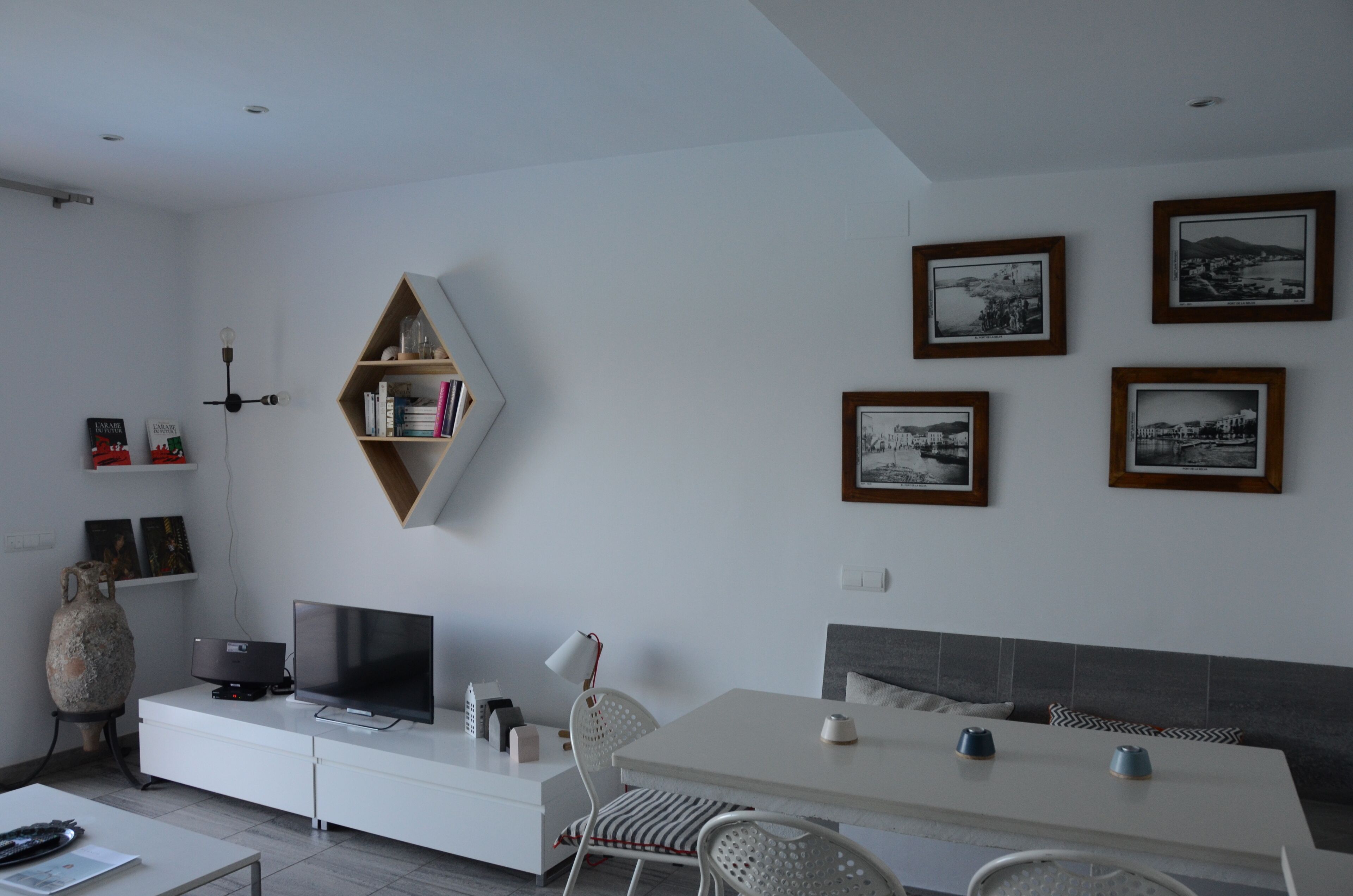 Apartment with pool and sea view