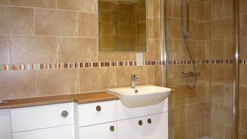 Combined shower/bathtub, hair dryer, towels, toilet paper