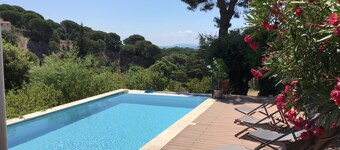 Spacious sea view villa with infinity pool