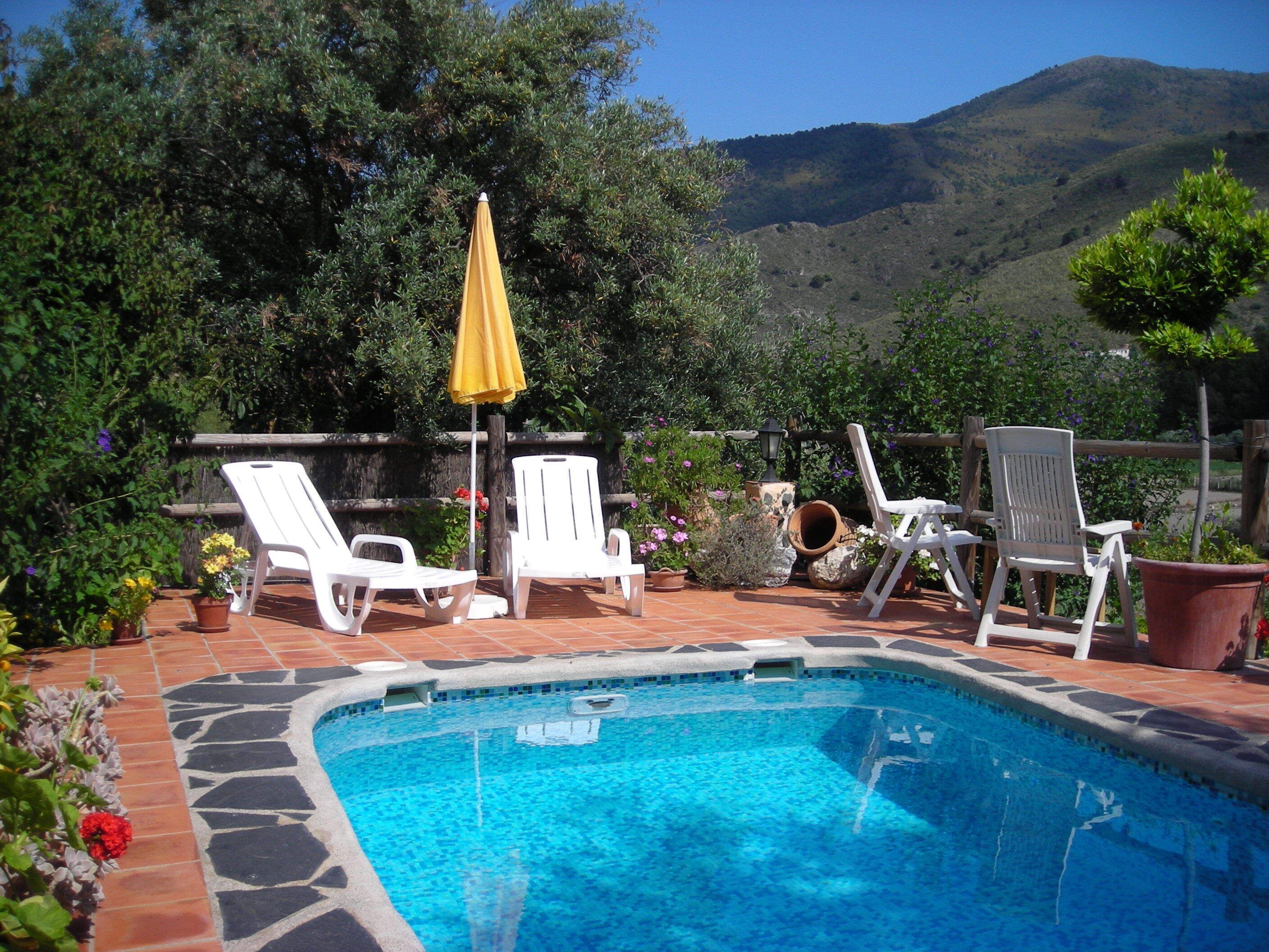 Cozy and quiet holidaycottage with private,heatable pool and breathtaking views