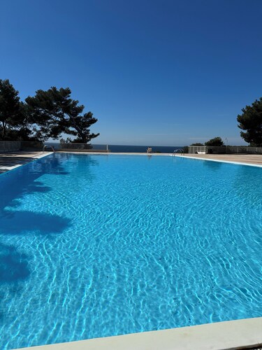 Apartment feet in the water, luxury residence in the countryside