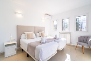 6 habitaciones, tabla de planchar con plancha y cuna de viaje 