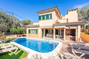 Unclassified image, 3 of 30, button