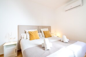 Unclassified image, 2 of 30, button