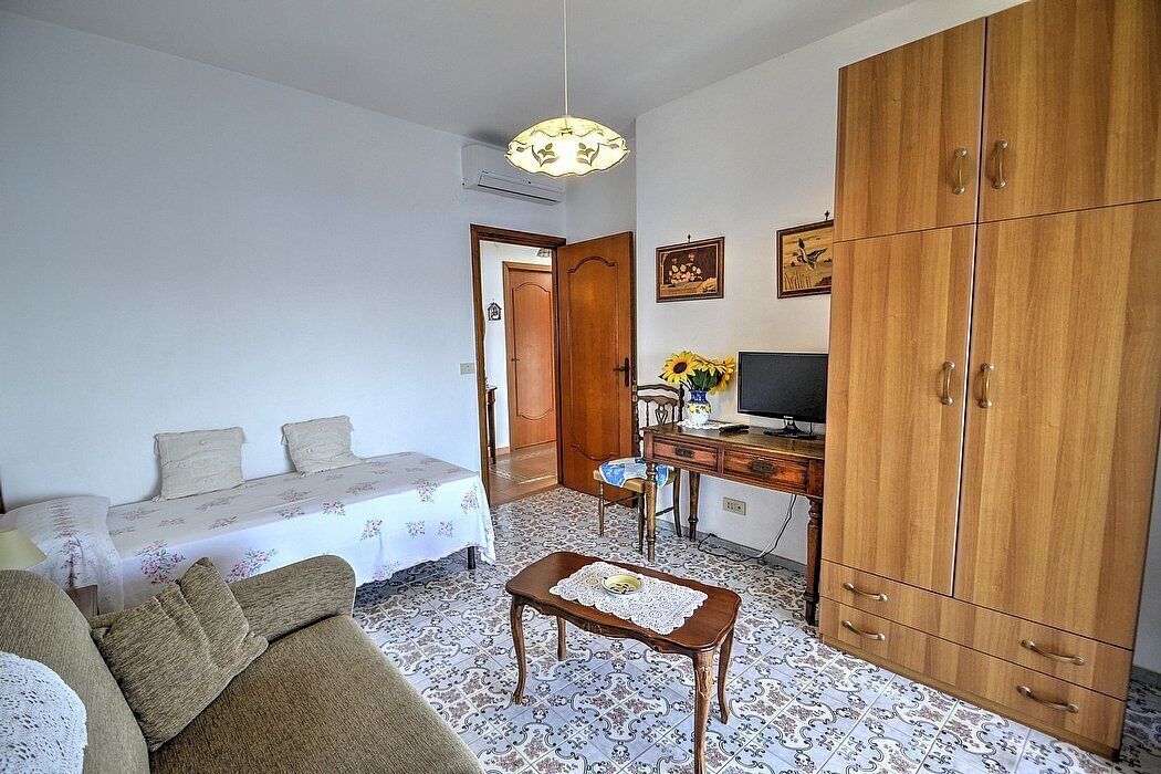 Casa Placida: A characteristic independent house built on the sloping cliff in front of the sea, with Free WI-FI.