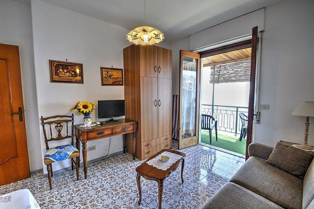 Casa Placida: A characteristic independent house built on the sloping cliff in front of the sea, with Free WI-FI.