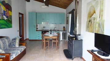 Smart-TV, Kamin, Bücher