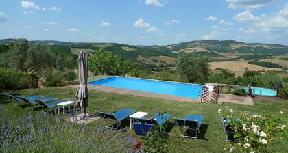 Ferienhaus mit privatem Schwimmbad in der ruhige Lage , Garten, Panoramalage