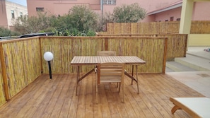 Outdoor dining - Large apartment on the beach (san vero)