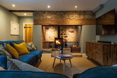 Orchard Cottage - sleeps 8 guests in 4 bedrooms