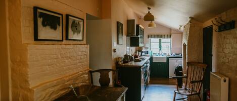 ثلاجة، ميكروويف، فرن، موقد طهي مسطح