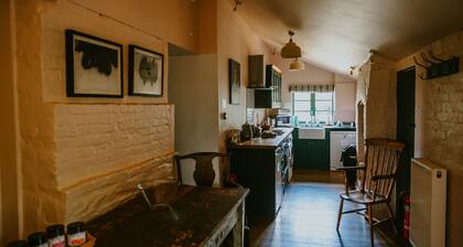 Apple Cottage - A stylish country retreat, it's the ideal getaway.