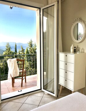 3 chambres, coffres-forts dans les chambres, fer et planche Ă repasser