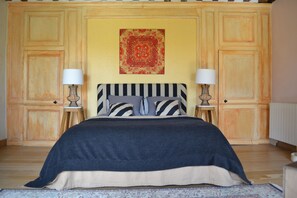 4 bedrooms, soundproofing, iron/ironing board, free WiFi