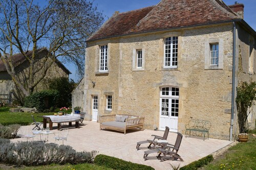 LA VILLA Escuris - Manor History of the XVIII century