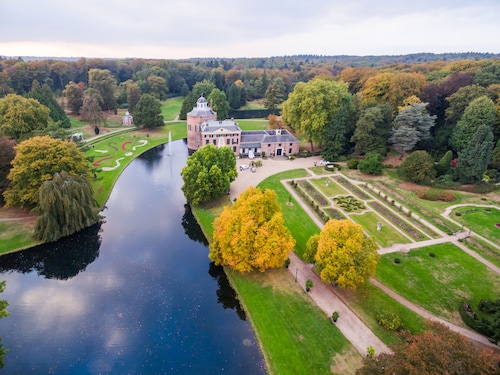 Schöne Villa in der Mitte des Waldes mit viel Privatsphäre