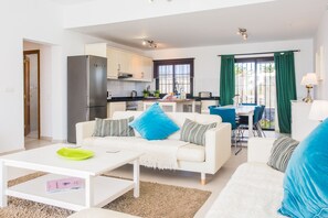 Una televisión, un reproductor de DVD