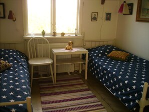 2 bedrooms, bed sheets