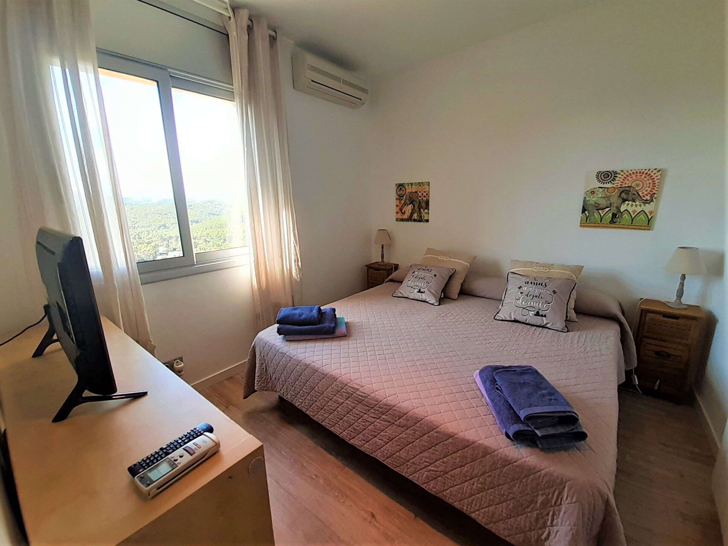 4 bedrooms, iron/ironing board, travel crib, free WiFi