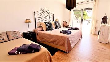 4 bedrooms, iron/ironing board, travel cot, free WiFi