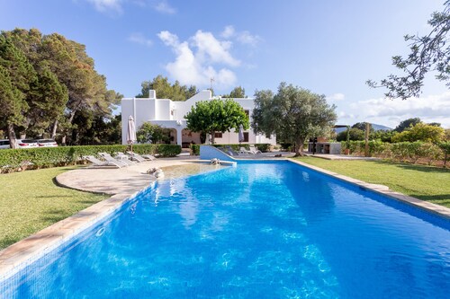 Casa Rosita, free Wifi, 75 meters from the Niu Blau beach, ideal families.