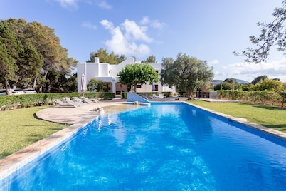Casa Rosita, free Wifi, 75 meters from the Niu Blau beach, ideal families.