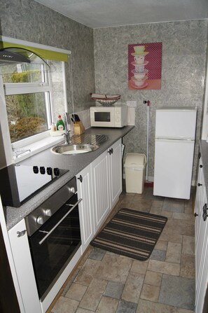 Cottage | Dapur pribadi | Lemari es, microwave, oven, dan kompor