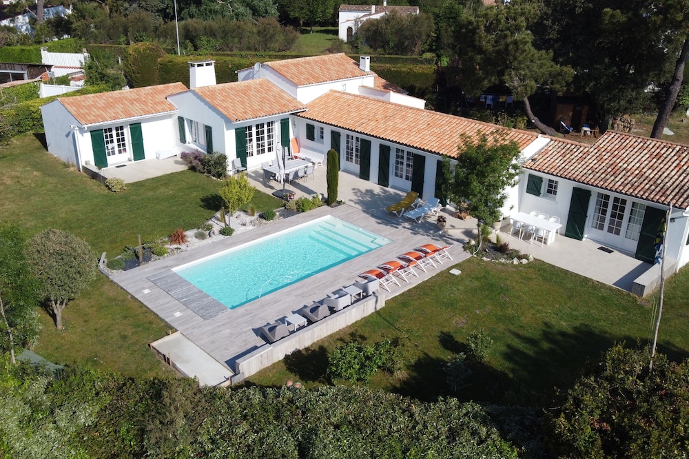 Large Family house, Swimming pool, on the Wild Coast 5 'walk from the beach