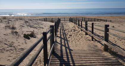 Riverside apartment with private pool in old town - WiFi