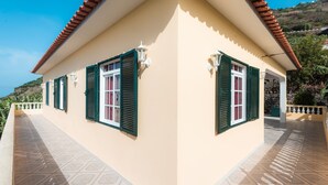 تفاصيل الفندق من الخارج