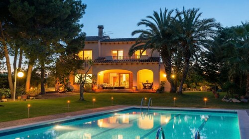 10 min. met de auto vanaf Sitges Villa Colibri 12 minuten lopen naar de stranden