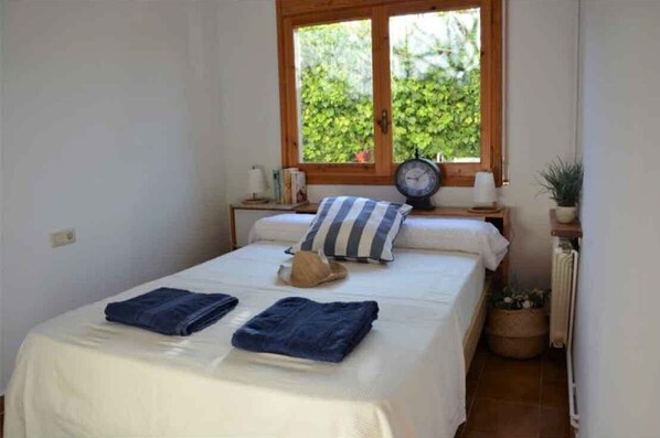 5 habitaciones, tabla de planchar con plancha y wifi gratis 