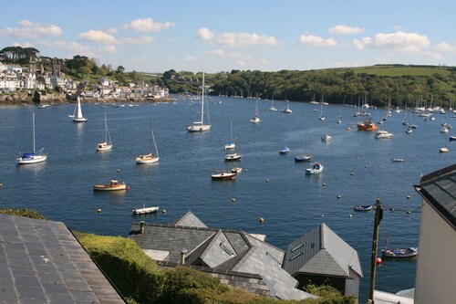 Cottage (2 bedrooms - 3 beds)  Polruan Fowey-stunning views over the estuary+sea