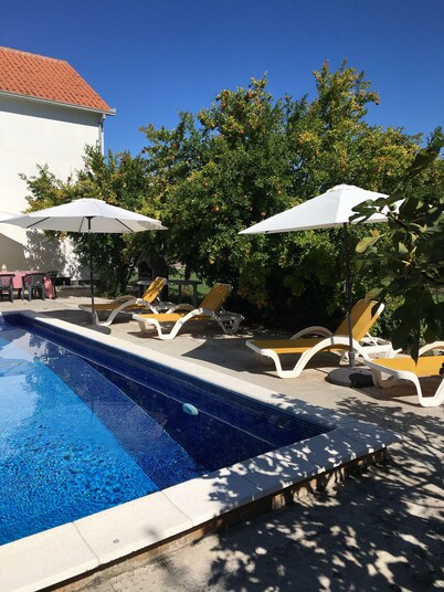 Villa en Gosici, Radovici. Piscina privada, zona tranquila y unas vistas impresionantes.