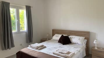 4 bedrooms, iron/ironing board, free WiFi, bed sheets