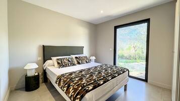 3 chambres, chambres insonorisées, fer et planche à repasser