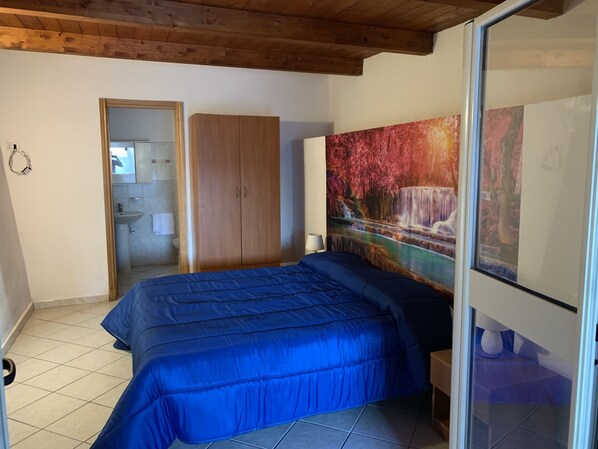 1 chambre, literie fournie