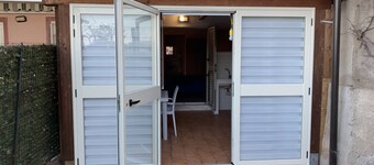 Habitación junto al mar en primera línea de mar a tan solo 50 metros de la playa. 