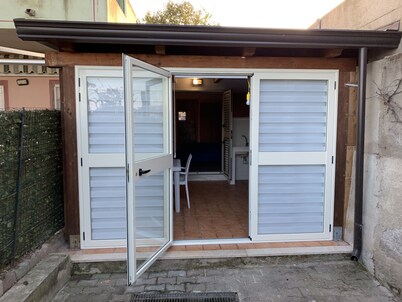 seaside room on the seafront just 50m from the beach 