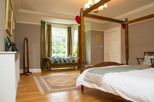 8 bedrooms, iron/ironing board, travel cot, free WiFi