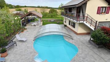 Piscine extérieure, piscine chauffée