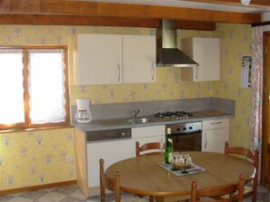 Fridge, microwave, oven, stovetop - Country Cottage / Gite - Hirtzbach (Hirtzbach)