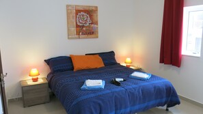 2 habitaciones, tabla de planchar con plancha, wifi y ropa de cama 