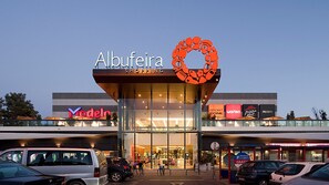 Point of interest - Albufeira. Wi-Fi. Beach 5 min walk. Cable Tv. Old Town. Quiet area. Balcony (Albufeira)