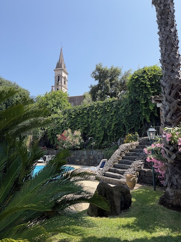 Old House of charm with swimming pool and panoramic view between Etna and sea